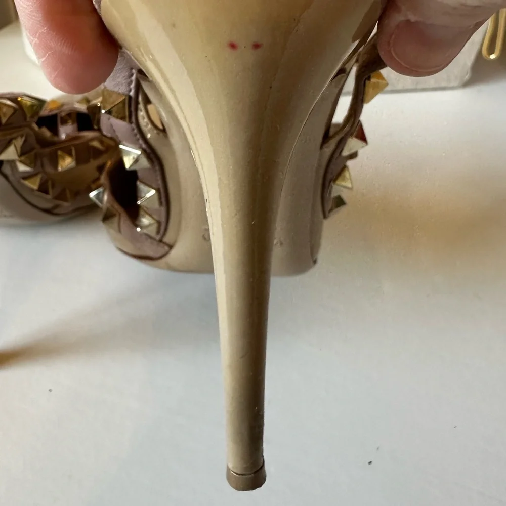 Valentino Garavani Patent Rockstud Caged Pumps 100 MM - Picture 6 of 13